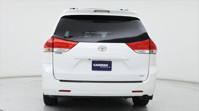 2014 Toyota Sienna XLE V6 8 Passenger