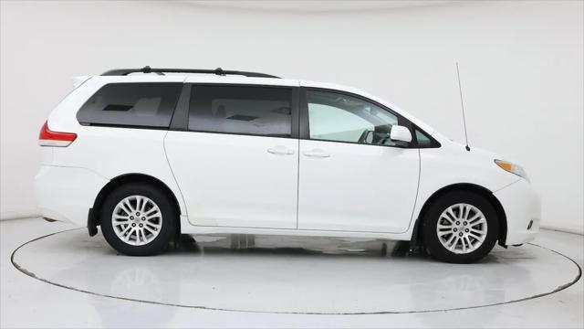 2014 Toyota Sienna XLE V6 8 Passenger