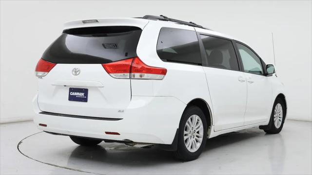 2014 Toyota Sienna XLE V6 8 Passenger