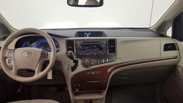 2014 Toyota Sienna XLE V6 8 Passenger