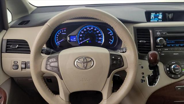 2014 Toyota Sienna XLE V6 8 Passenger