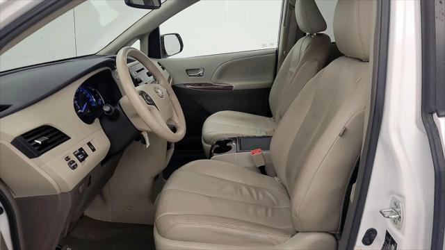 2014 Toyota Sienna XLE V6 8 Passenger