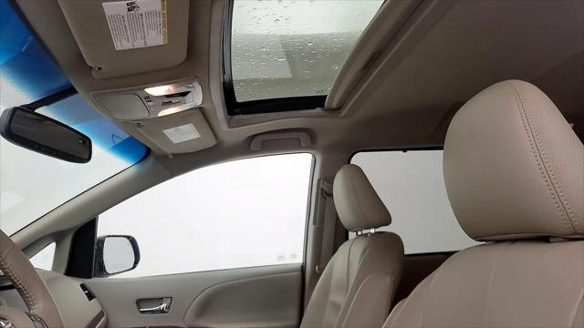 2014 Toyota Sienna XLE V6 8 Passenger