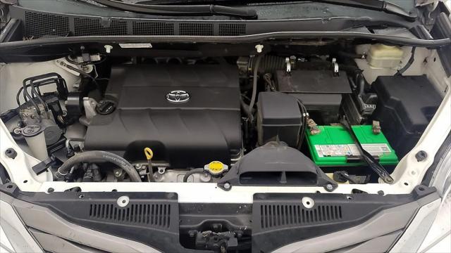 2014 Toyota Sienna XLE V6 8 Passenger