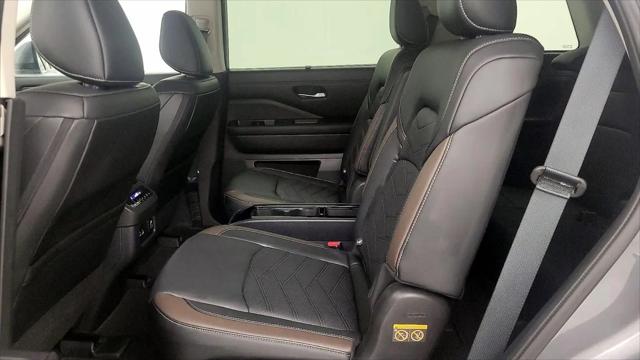 2025 Nissan Pathfinder Platinum FWD