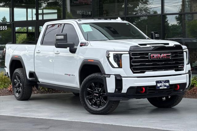 2025 GMC Sierra 2500HD 4WD Crew Cab Standard Bed AT4