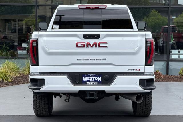 2025 GMC Sierra 2500HD 4WD Crew Cab Standard Bed AT4
