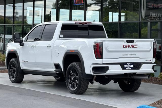 2025 GMC Sierra 2500HD 4WD Crew Cab Standard Bed AT4