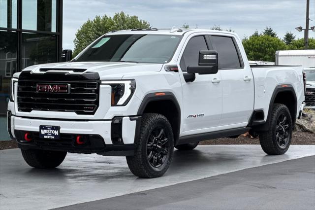 2025 GMC Sierra 2500HD 4WD Crew Cab Standard Bed AT4