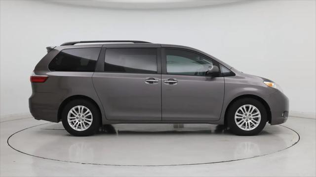 2017 Toyota Sienna XLE Premium 8 Passenger