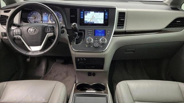 2017 Toyota Sienna XLE Premium 8 Passenger