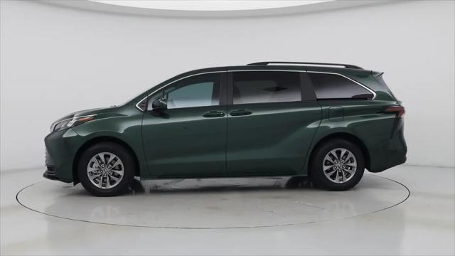 2025 Toyota Sienna LE