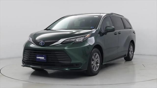 2025 Toyota Sienna LE
