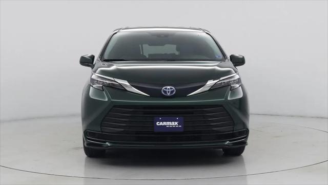 2025 Toyota Sienna LE