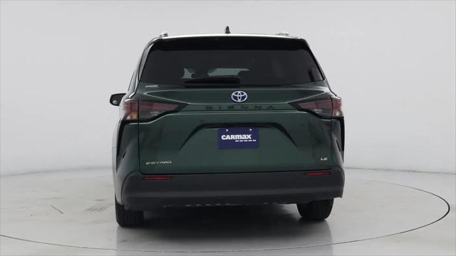 2025 Toyota Sienna LE
