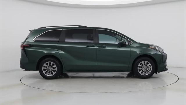 2025 Toyota Sienna LE