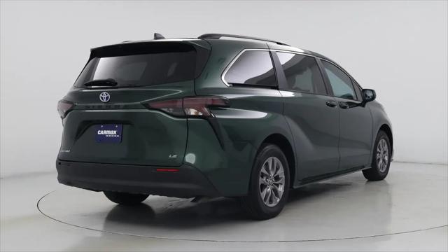 2025 Toyota Sienna LE