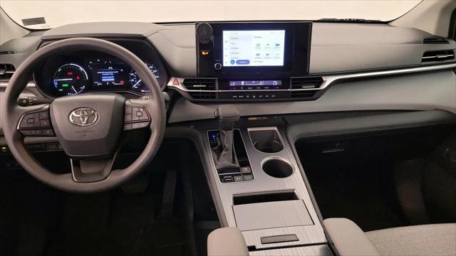2025 Toyota Sienna LE