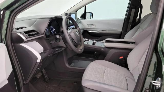 2025 Toyota Sienna LE