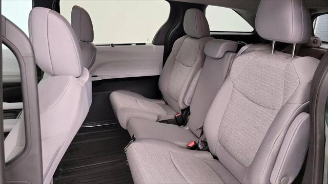 2025 Toyota Sienna LE