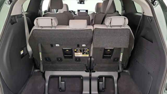2025 Toyota Sienna LE