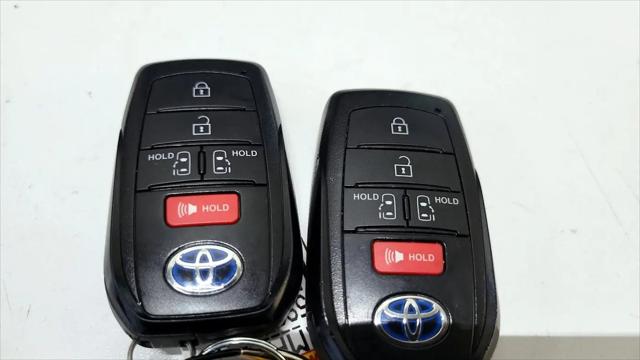 2025 Toyota Sienna LE