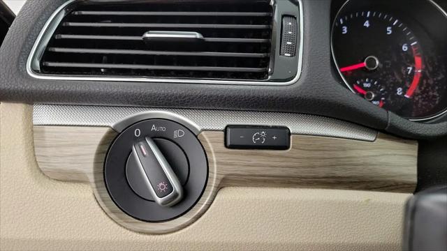 2016 Volkswagen Passat 1.8T SE