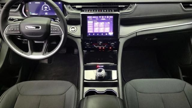 2025 Jeep Grand Cherokee Laredo 4x4