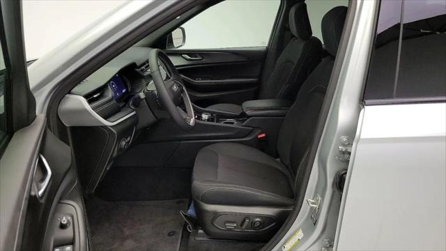 2025 Jeep Grand Cherokee Laredo 4x4