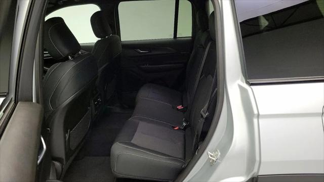2025 Jeep Grand Cherokee Laredo 4x4