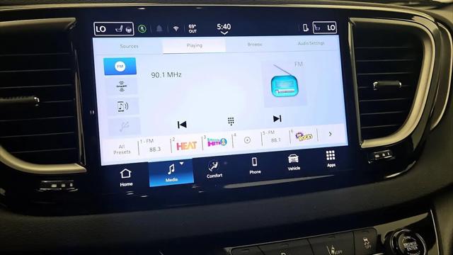 2025 Chrysler Pacifica Select