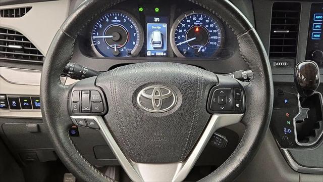 2015 Toyota Sienna XLE 8 Passenger