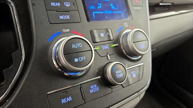 2015 Toyota Sienna XLE 8 Passenger