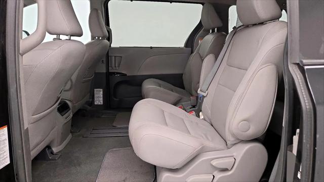 2015 Toyota Sienna XLE 8 Passenger