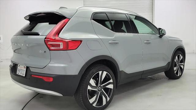 2024 Volvo XC40 B5 Ultimate Bright Theme
