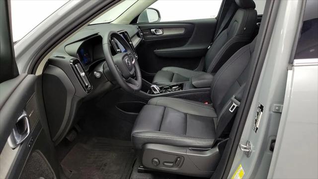 2024 Volvo XC40 B5 Ultimate Bright Theme