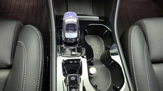 2024 Volvo XC40 B5 Ultimate Bright Theme