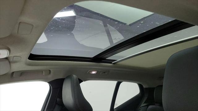 2024 Volvo XC40 B5 Ultimate Bright Theme