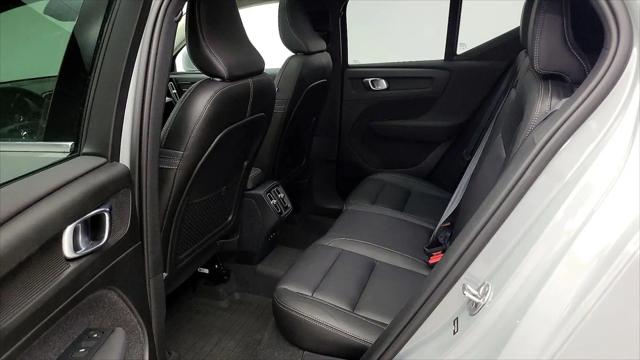2024 Volvo XC40 B5 Ultimate Bright Theme