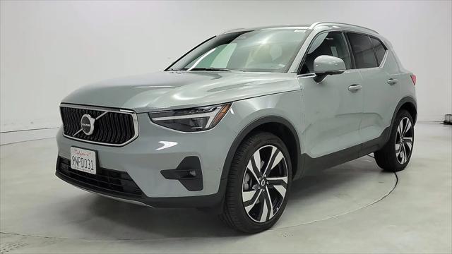 2024 Volvo XC40 B5 Ultimate Bright Theme