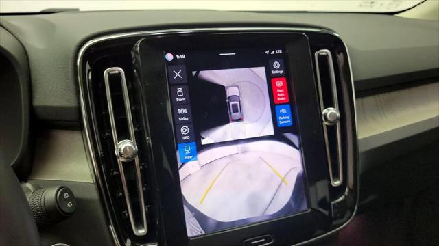2024 Volvo XC40 B5 Ultimate Bright Theme
