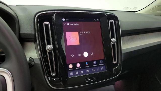 2024 Volvo XC40 B5 Ultimate Bright Theme