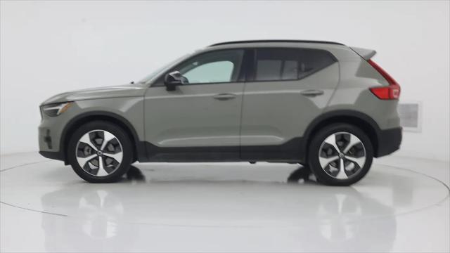2023 Volvo XC40 B4 Ultimate Dark Theme