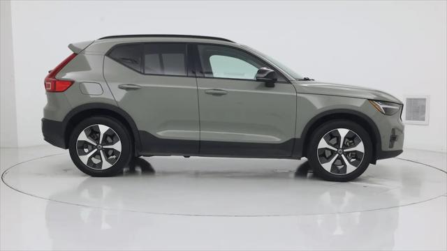 2023 Volvo XC40 B4 Ultimate Dark Theme