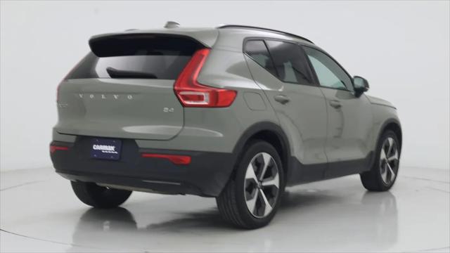 2023 Volvo XC40 B4 Ultimate Dark Theme