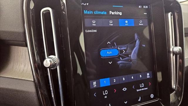 2023 Volvo XC40 B4 Ultimate Dark Theme