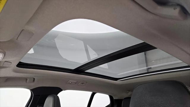 2023 Volvo XC40 B4 Ultimate Dark Theme