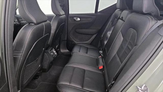 2023 Volvo XC40 B4 Ultimate Dark Theme