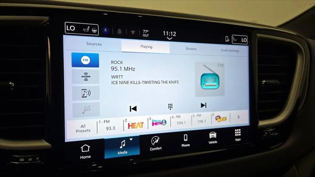 2025 Chrysler Pacifica Select