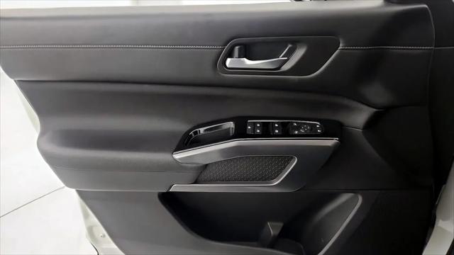 2023 Nissan Pathfinder SL 4WD